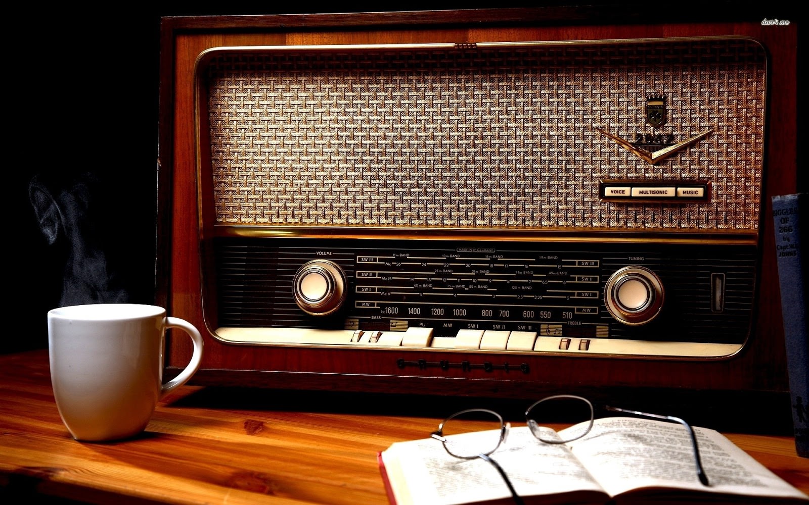 16648-vintage-radio-1920x1200-photography-wallpaper