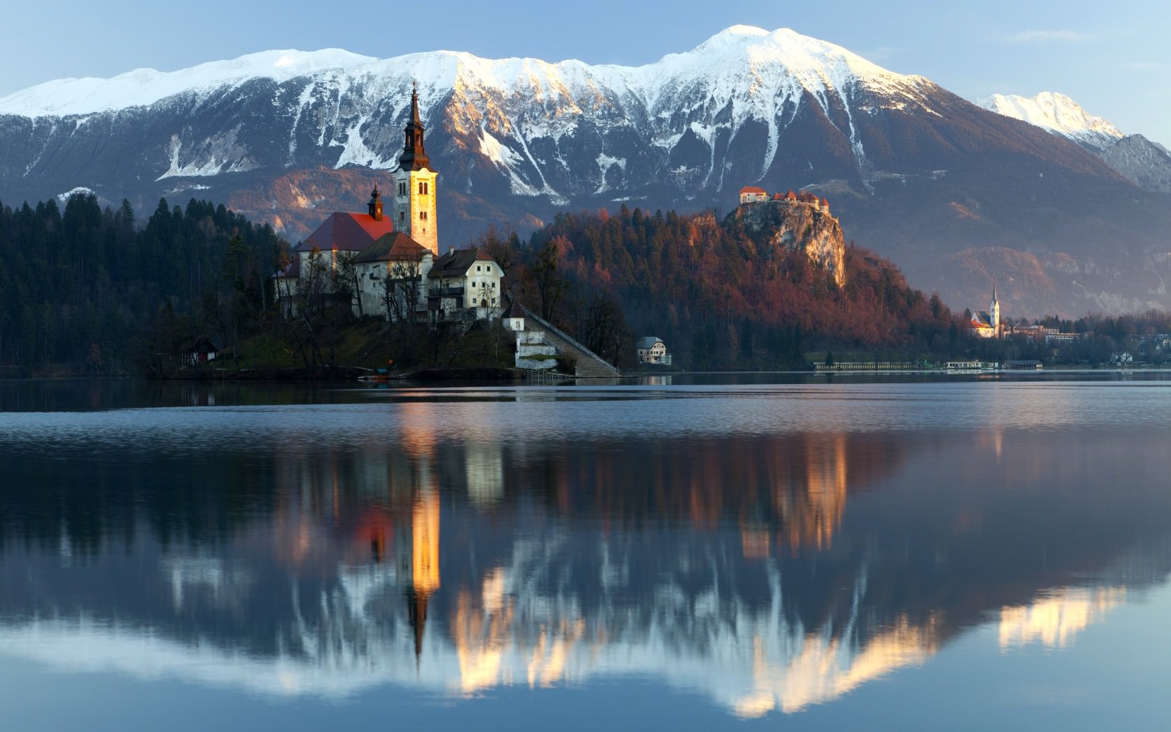 2-lake-bled-slovenia-famous-image-of-church-in-lake-snowy-peaks-behind-1132-197-1680x1050