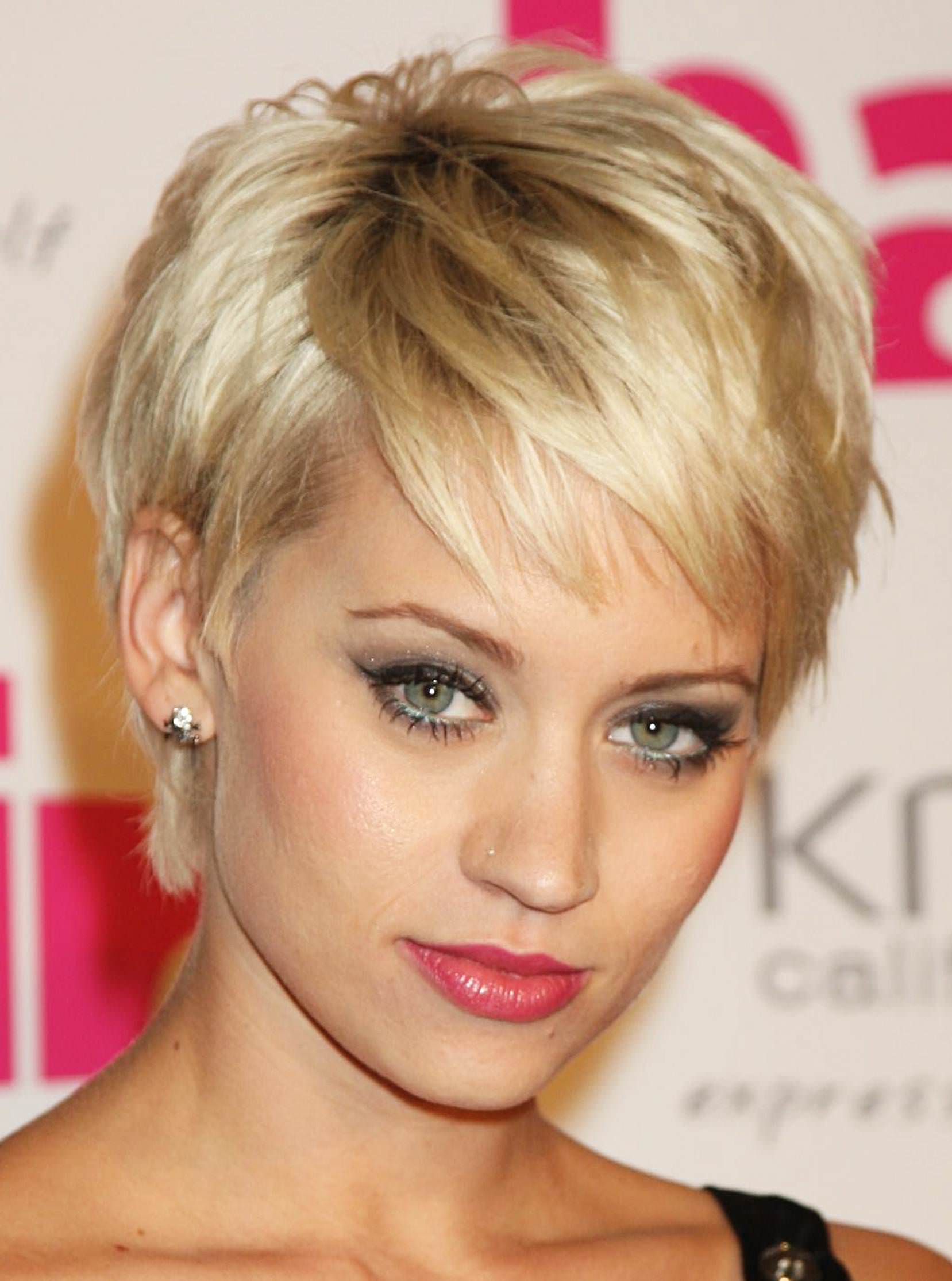LONDON, ENGLAND - SEPTEMBER 29: Singer Kimberly Wyatt attends the Hair Magazine Awards 2009 held at Il Bottaccio on September 29, 2009 in London, England. (Photo by Chris Jackson/Getty Images)