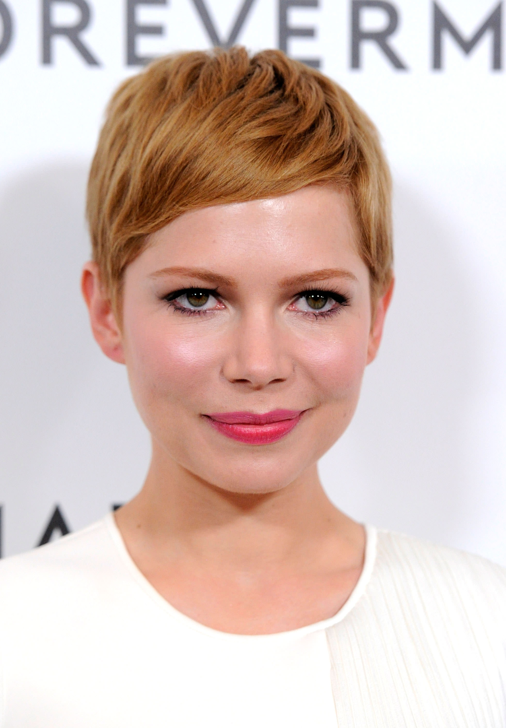 BEVERLY HILLS, CA - JANUARY 10:  Actress Michelle Williams arrives at the Forevermark And InStyle's "A Promise Of Beauty And Brilliance" Golden Globe Awards Event at Beverly Hills Hotel on January 10, 2012 in Beverly Hills, California.  (Photo by Frazer Harrison/Getty Images)