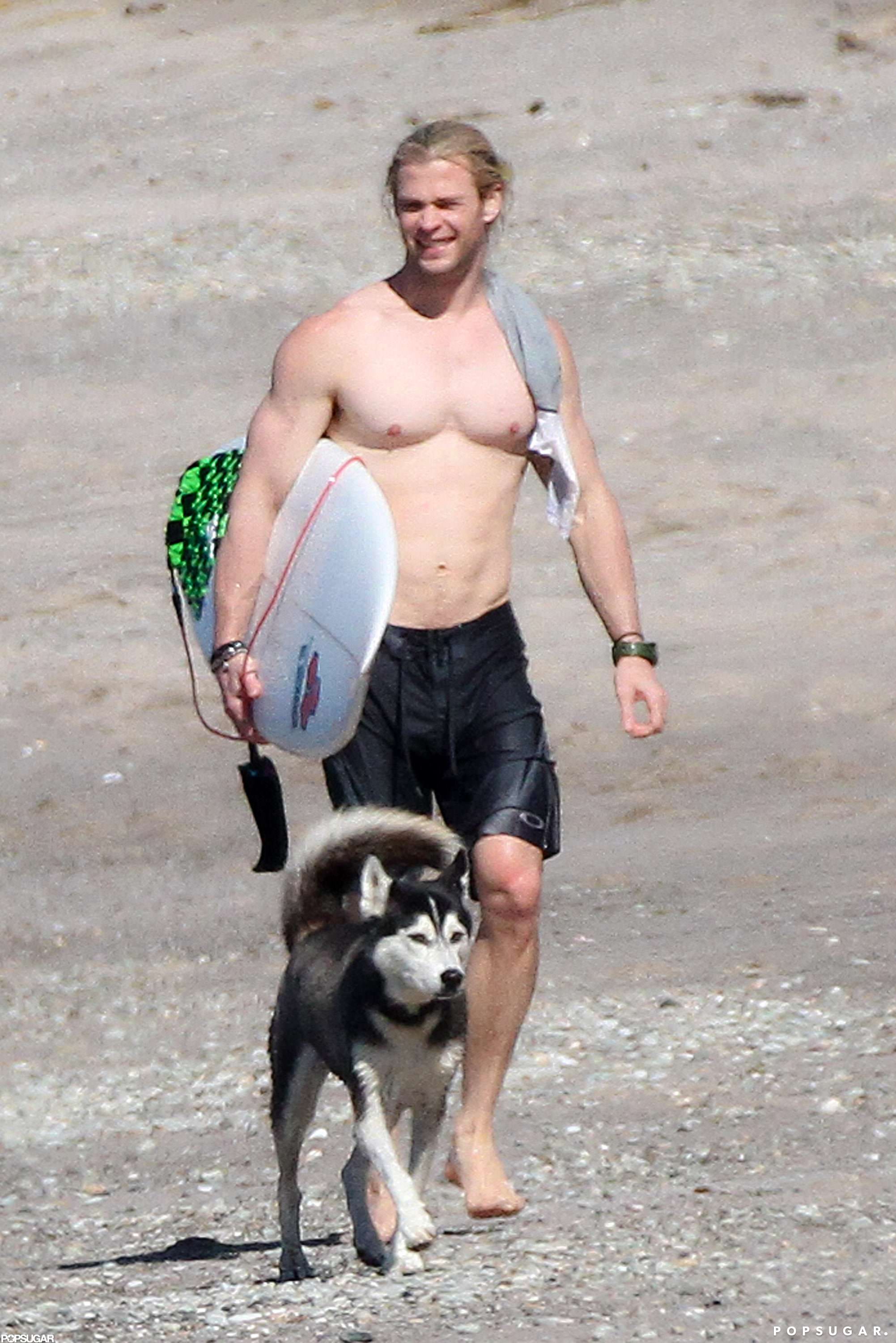 chris-hemsworth-went-shirtless-beach-dog
