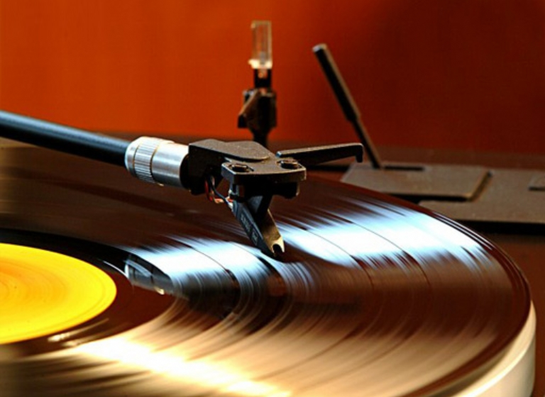newandusedvinylandvintagerecordplayers