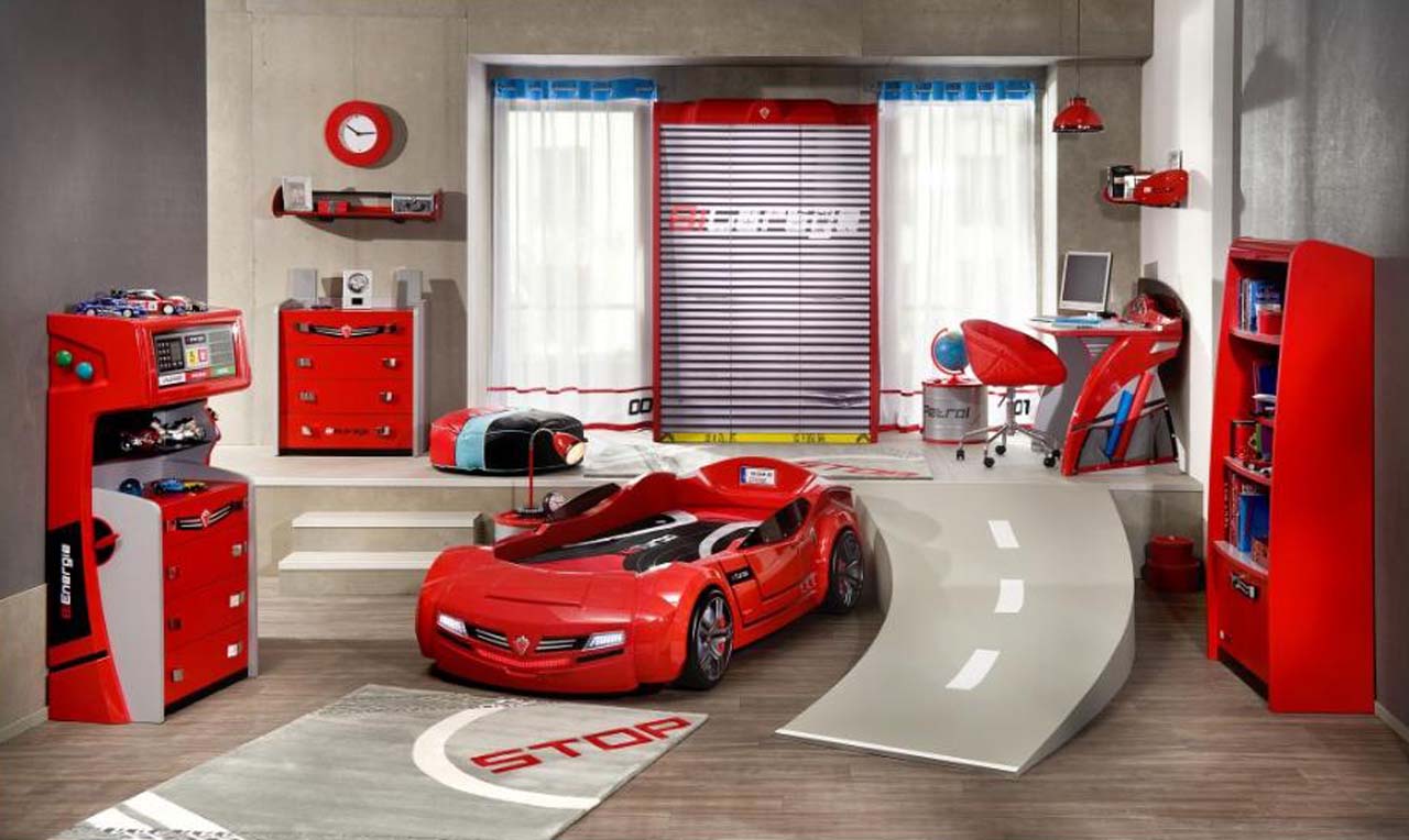 red-white-and-blue-motor-racing-boys-room