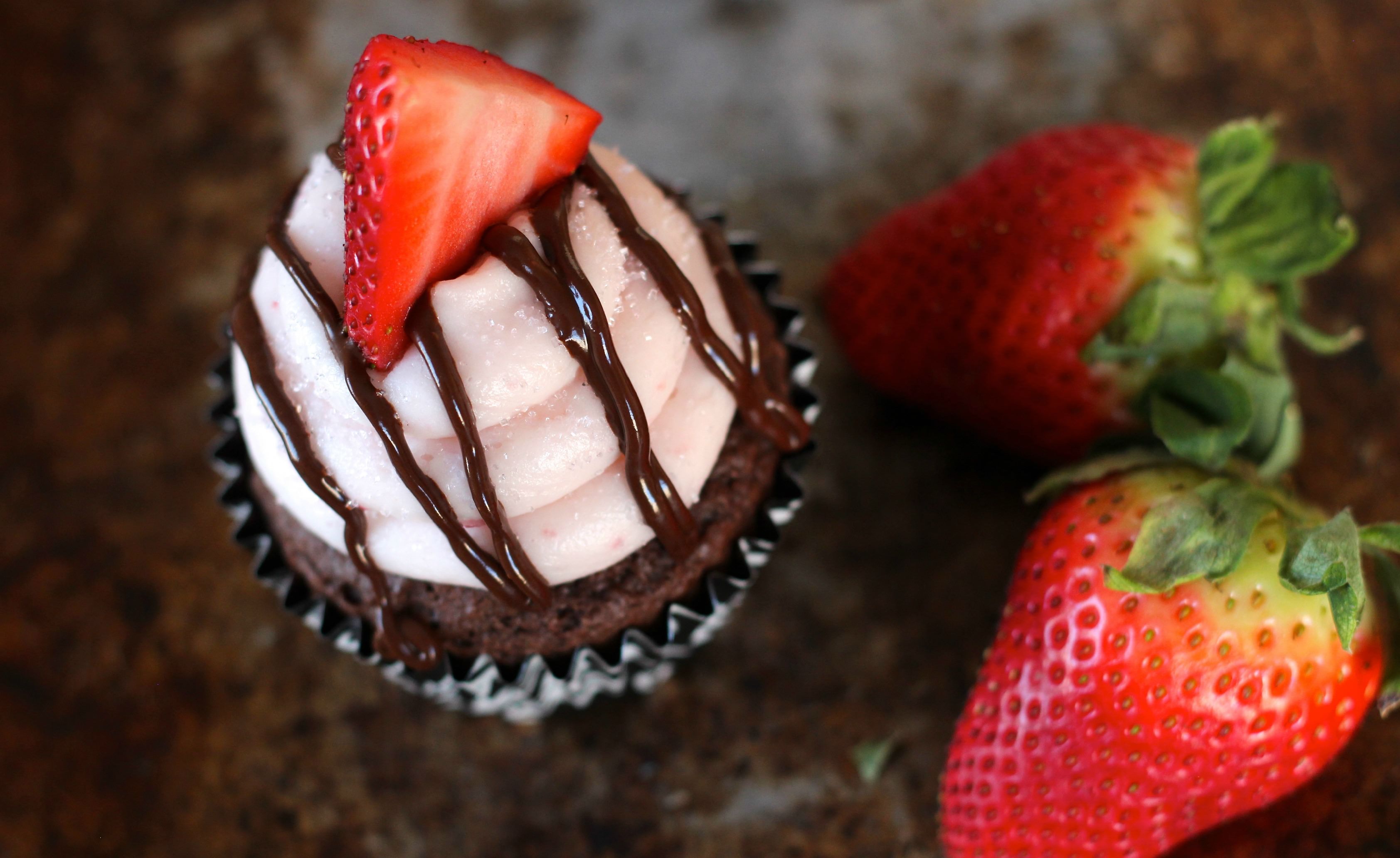 Chocolate-Strawberry-Cupcake