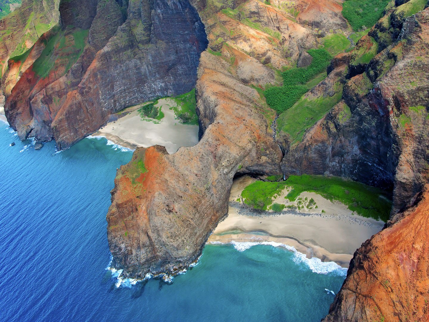 Honopu-Beach-cr-getty