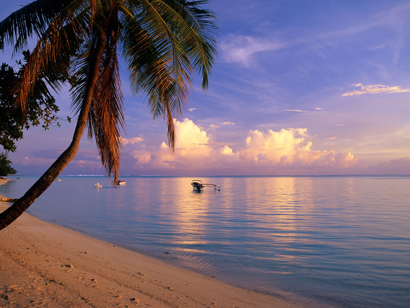 Matira-Beach-cr-alamy