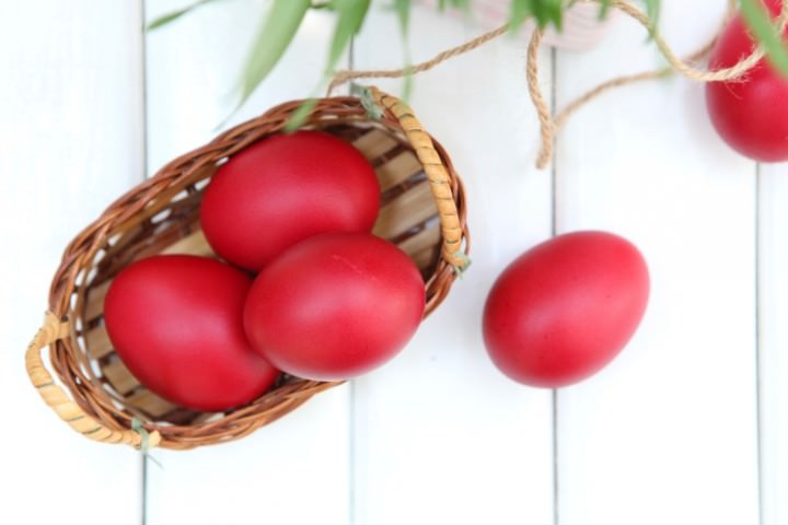 Get-to-Know-These-Greek-Easter-Traditions-720x480
