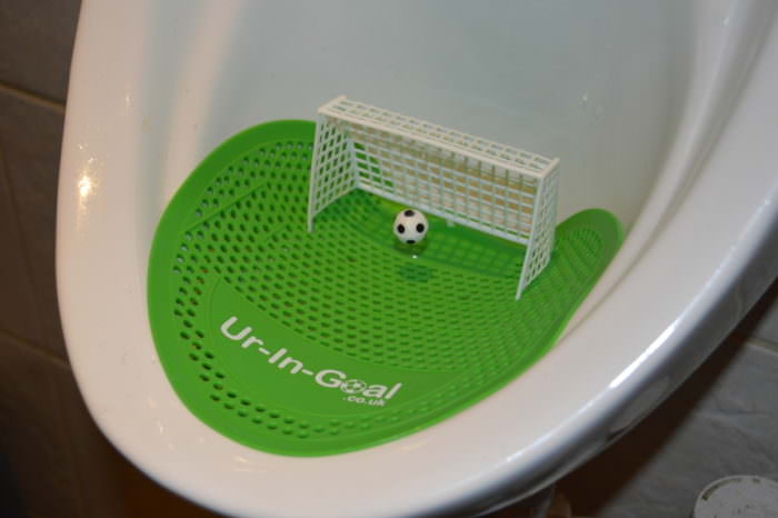 football-urinal-mats-ur-in-goal-e1483179185223