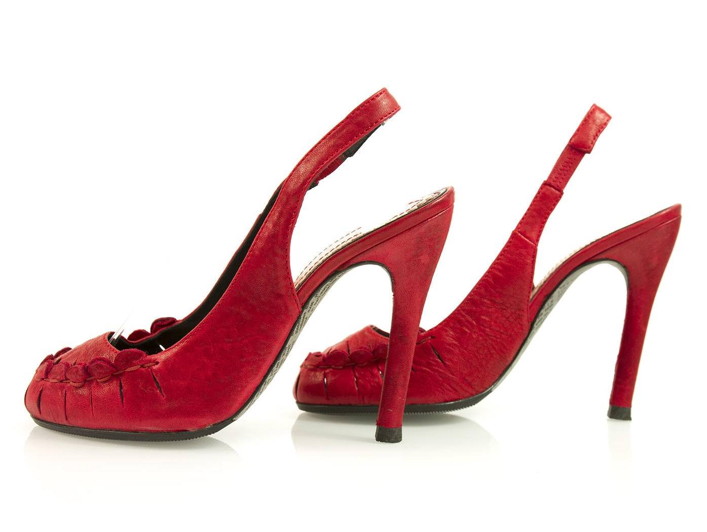 reebonz-auth-john-galliano-red-leather-scalloped-slingbacks-pumps-heels-shoes-john-galliano-4-58119117-72de-41ce-a1f8-368f5c7f5c9b