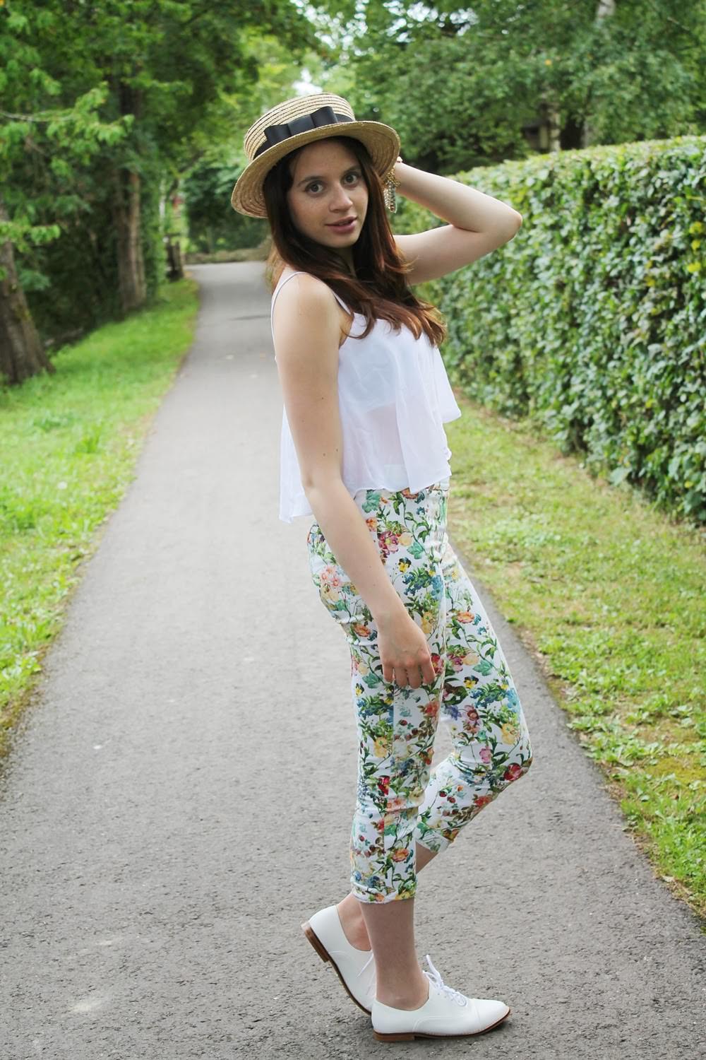 white-tank-white-and-green-skinny-pants-white-oxford-shoes-original-3331