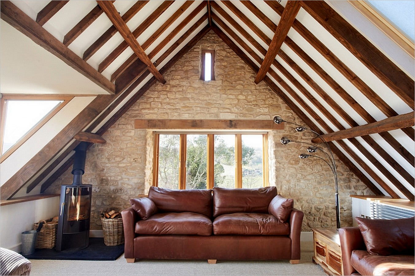 25-Attic-Living-Room-Ideas-25