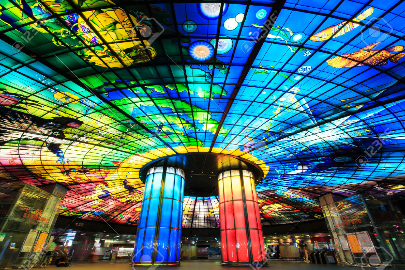 33325575-Kaohsiung-Taiwan-November-05-2014-The-Dome-of-Light-at-Formosa-Boulevard-Station-the-central-station-Stock-Photo