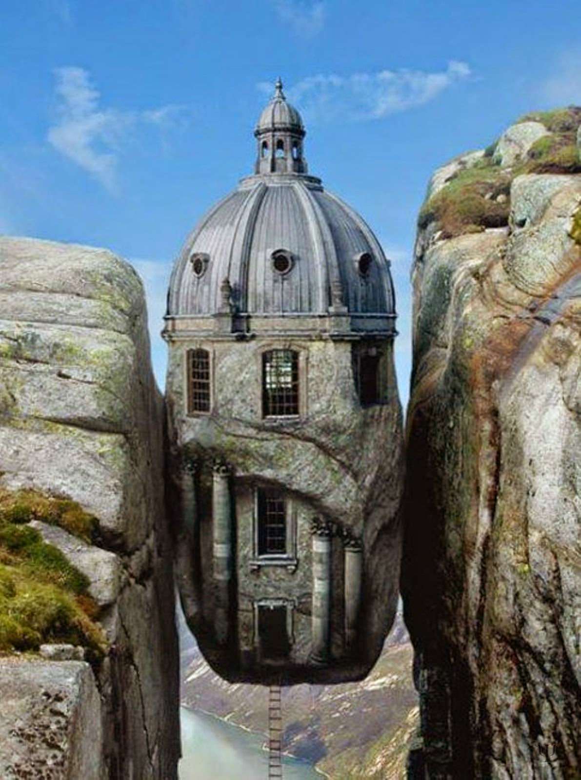 Unususl House