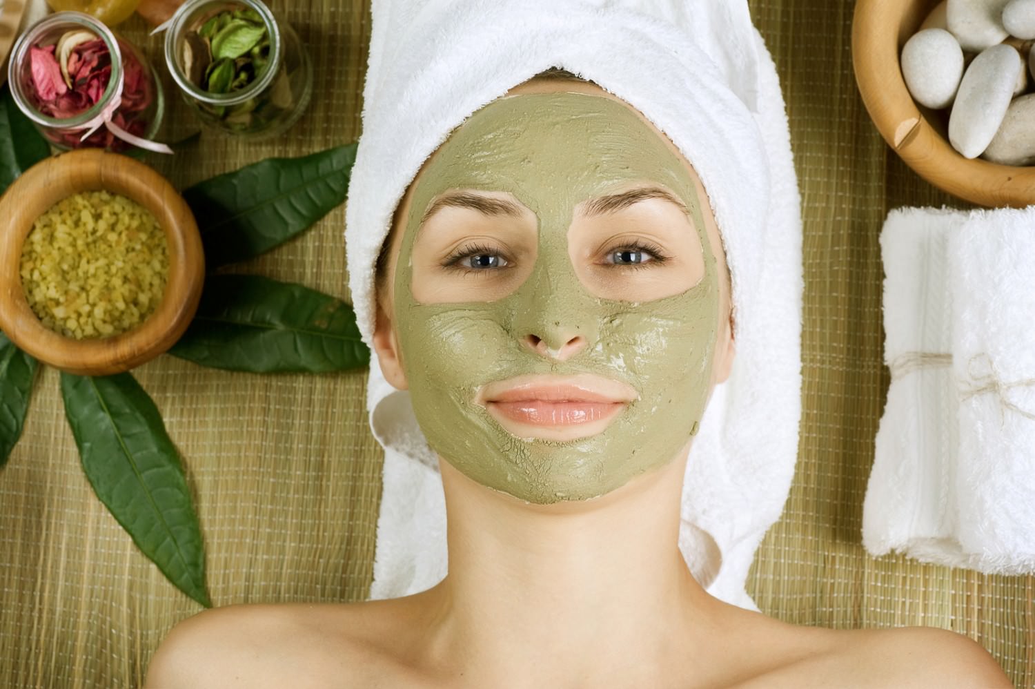 bigstock-spa-facial-mud-mask-dayspa-12578240-1500x998
