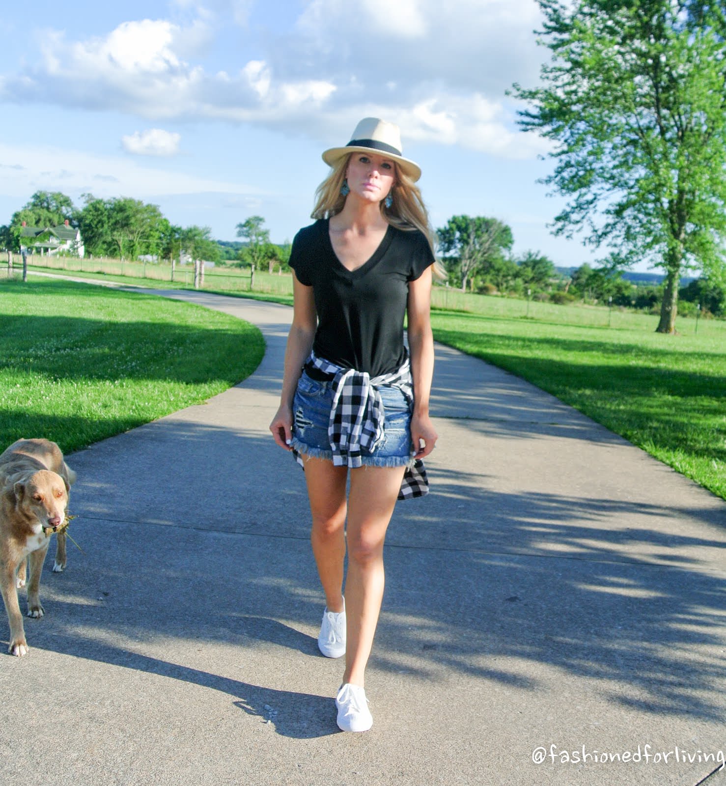denim cutoffs. black and white flannel. pananama hat. black and white outfit. cutoff shorts outfit.-31
