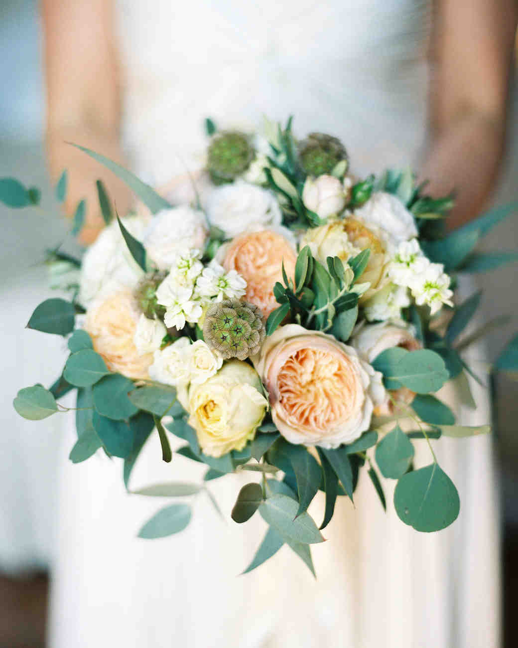lauren-ollie-wedding-bouquet-067-s111895-0515_vert