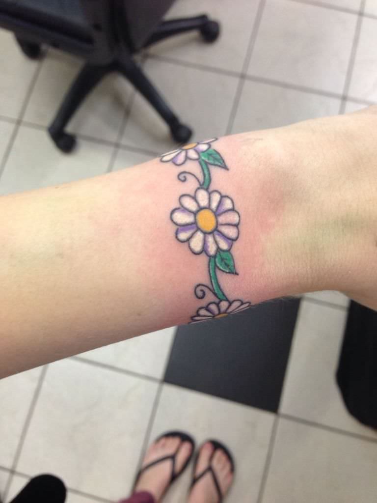 Cool-Daisy-Flower-Tattoo-On-Wrist-WT1031
