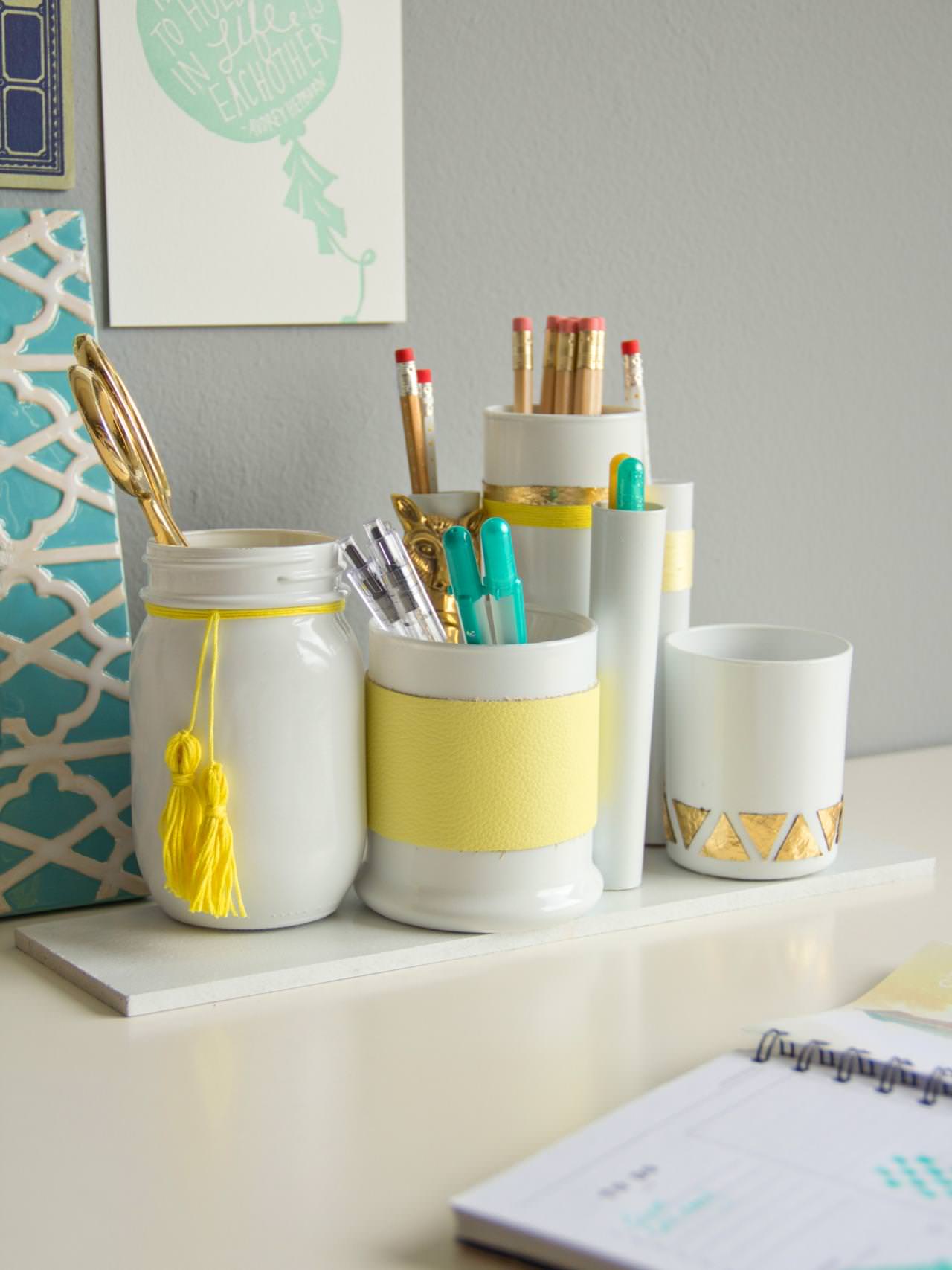 Original_Chelsea-Costa-Desk-Organizers-Beauty1_v.jpg.rend.hgtvcom.1280.1707