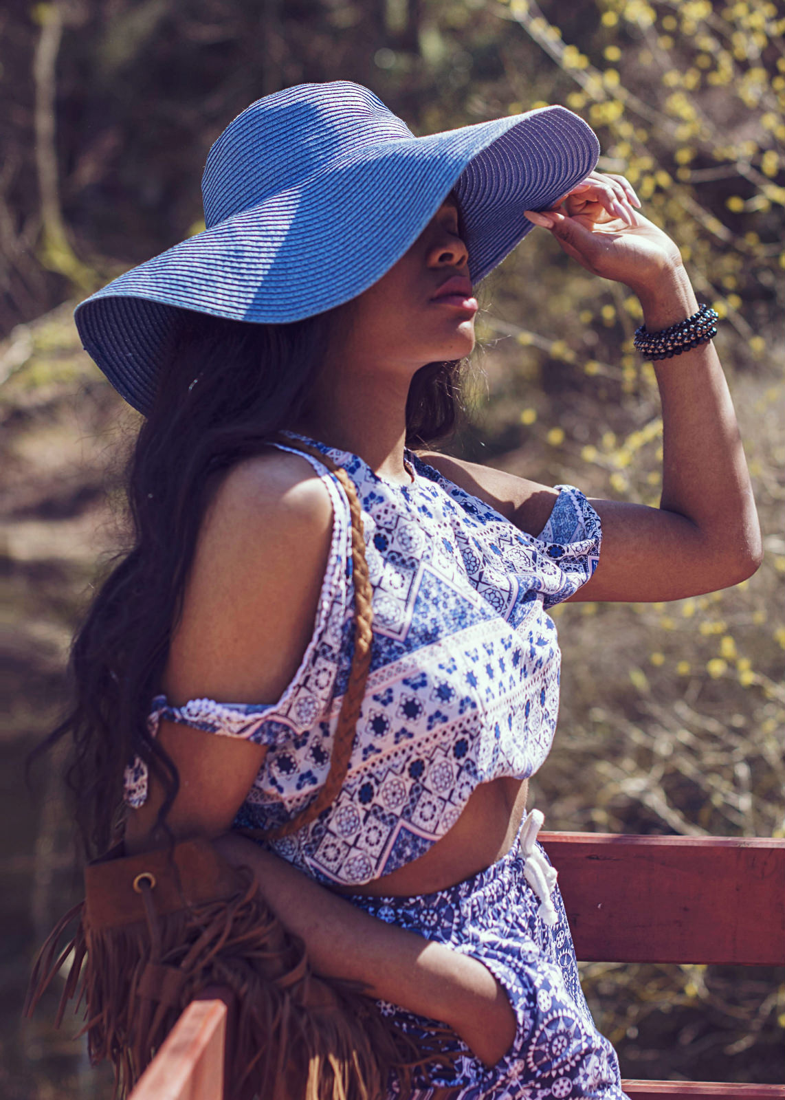 summer-flopy-hat-coachella-inspired-look-bloggers-coachella-outfits-wide-leg-pants-boho-chic-style1