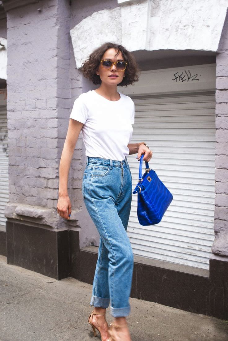 94039623376c14e793a71e9192fadddd--high-waisted-mom-jeans-vintage-jeans-outfit-high-waist