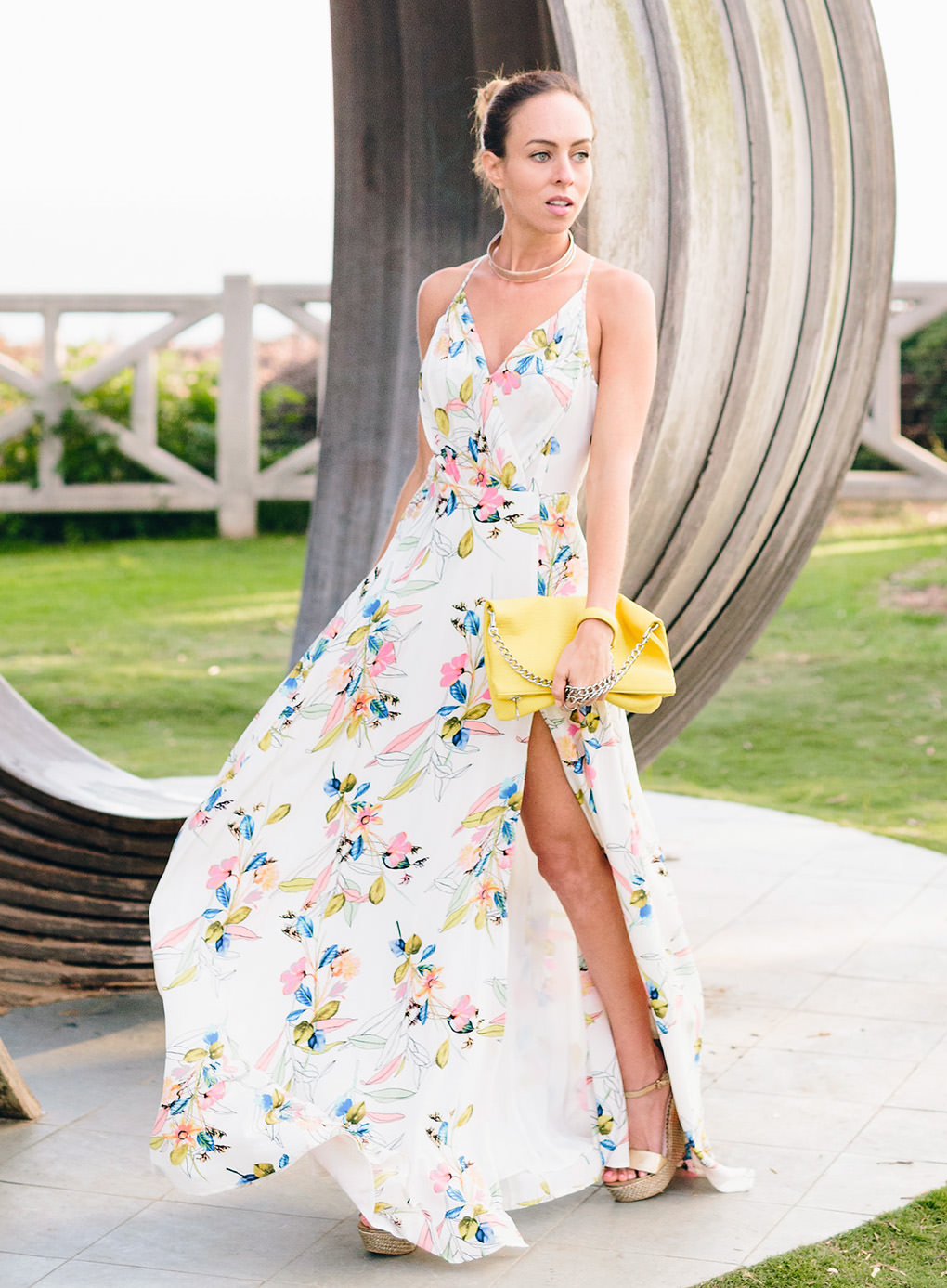 Sydne-Style-shows-how-to-wear-a-choker-necklace-with-a-summer-floral-dress-like-Rihanna
