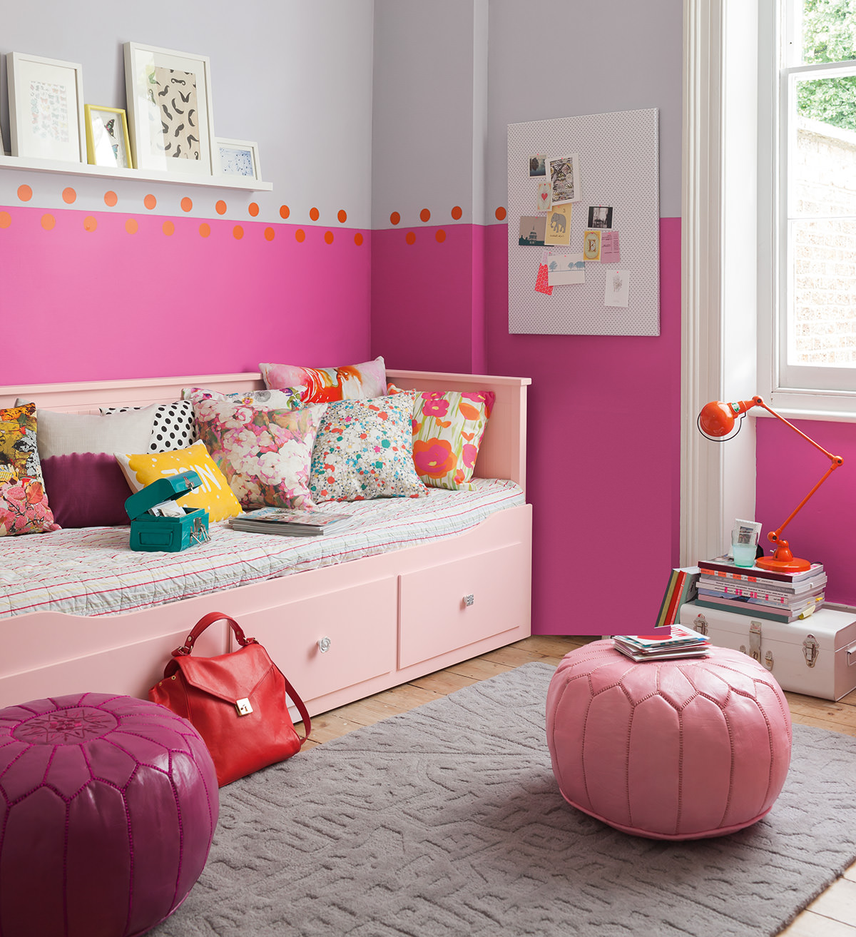 pink-teenagers-room
