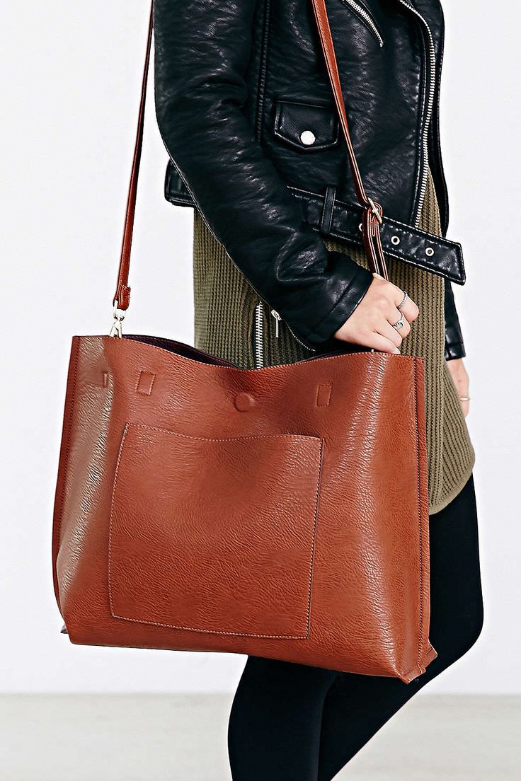 39f625a55d412d2b023bc8b1d5cd57ad--leather-tote-bags-leather-totes