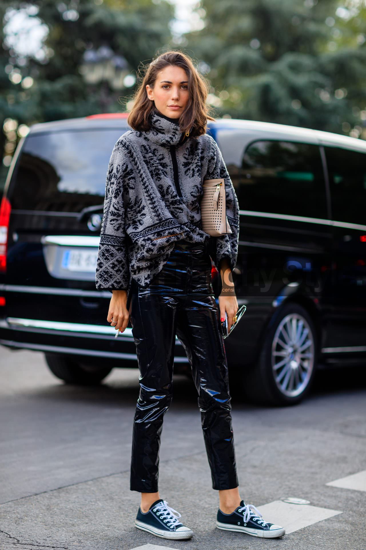 beige bag, black pants, black sneakers, converse, diletta bonaiuti, fashion week, frenchystyle, full length, FW, grey sweater, jonathan paciullo, leather bag, leather pants, leather shoes, PARIS, PFW, printed sweater, SPRING SUMMER 2017, SS 17, street style, studded bag, trousers, turtleneck sweater, varnished leather, vertical