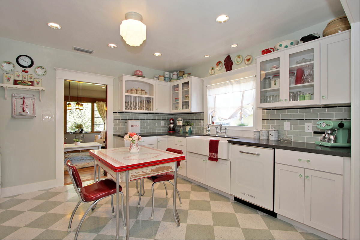 Vintage-Kitchen-Shelves