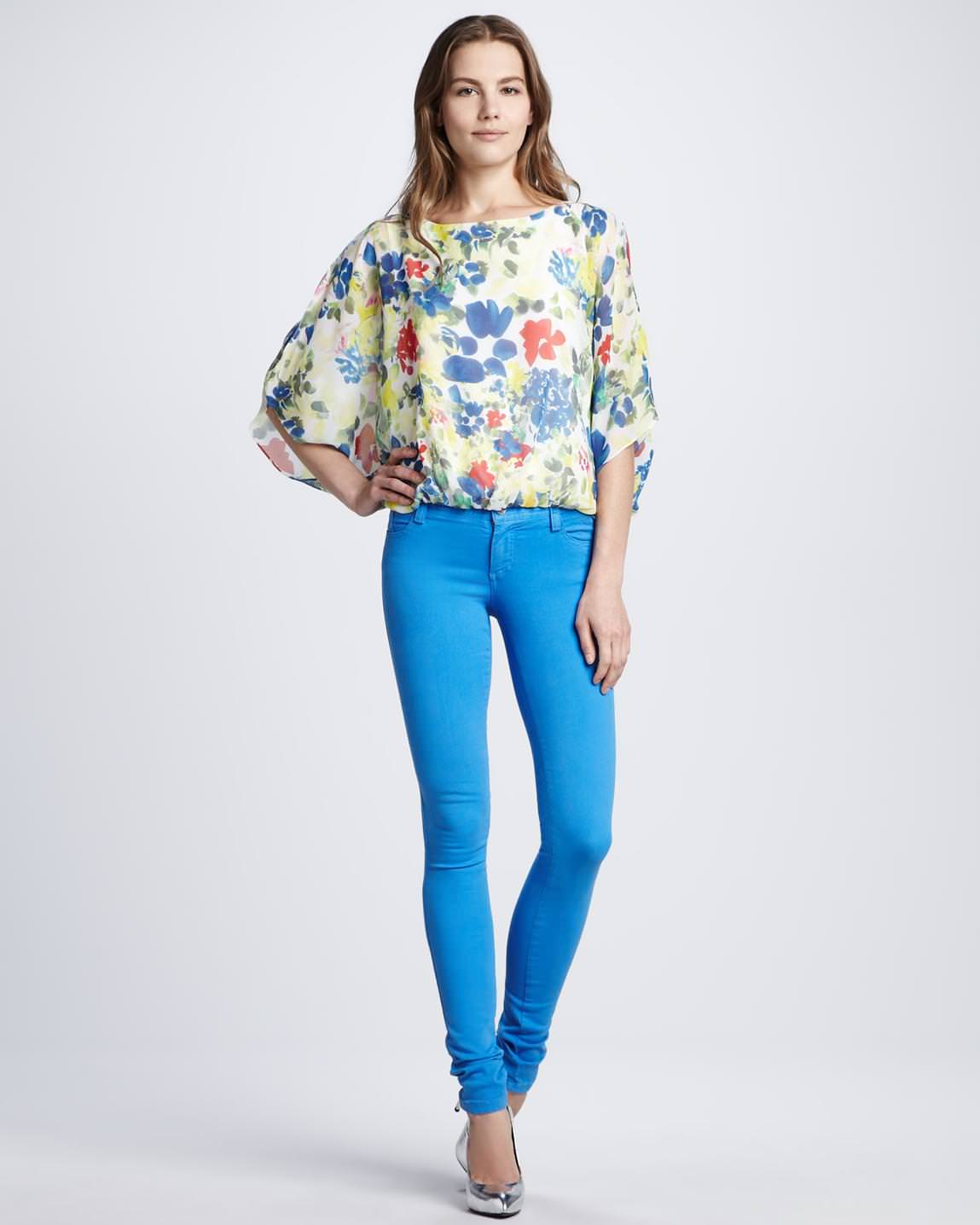 primary-petal-alice-olivia-velma-floral-print-top-five-pocket-skinny-jeans-screen
