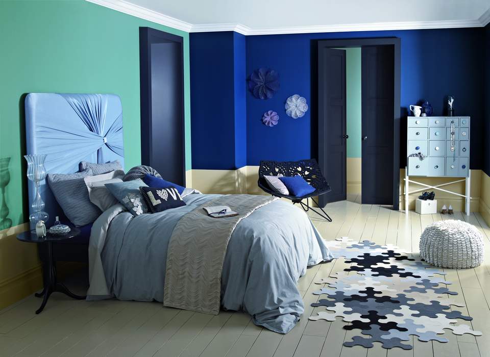 dark-blue-bedroom
