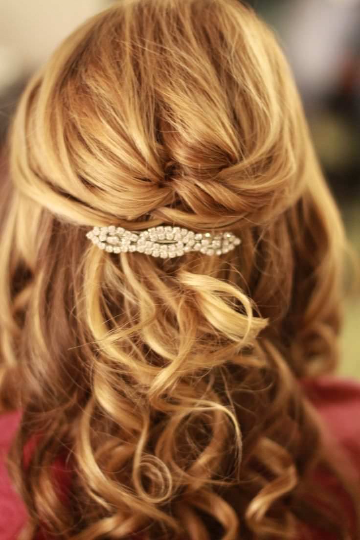 267836efd7c03cfe4645f4e5e70cbb21--short-wedding-hairstyles-hairstyles-for-medium-length