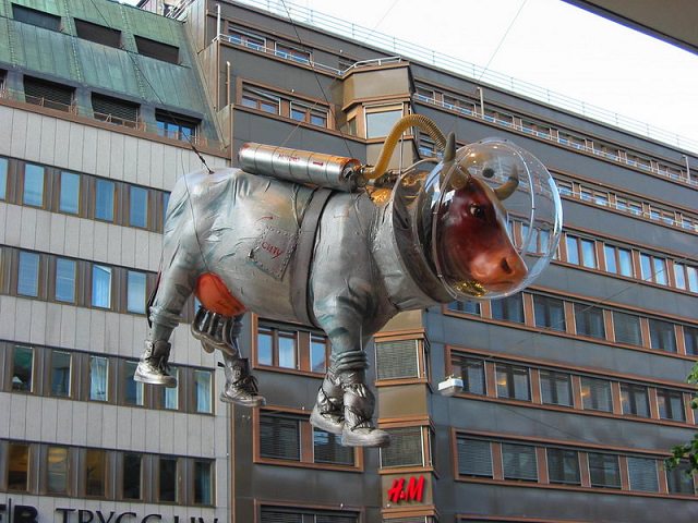 Space-Cow-Stockholm-creative-sculptures-and-statues-around-the-world