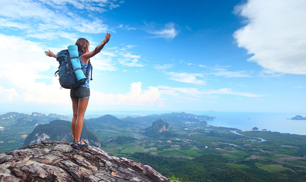 1200-woman-hiking