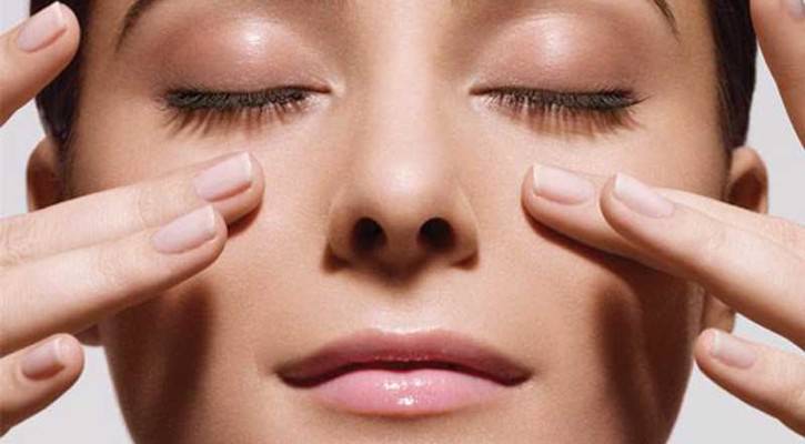 7-best-facial-massage-videos-725x400