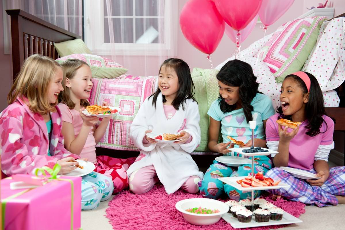 1200-15783900-pajama-party-food