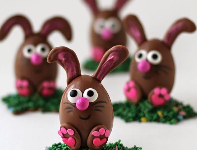 chocolate-peanut-butter-fudge-eggs-easter-bunnies--640x488