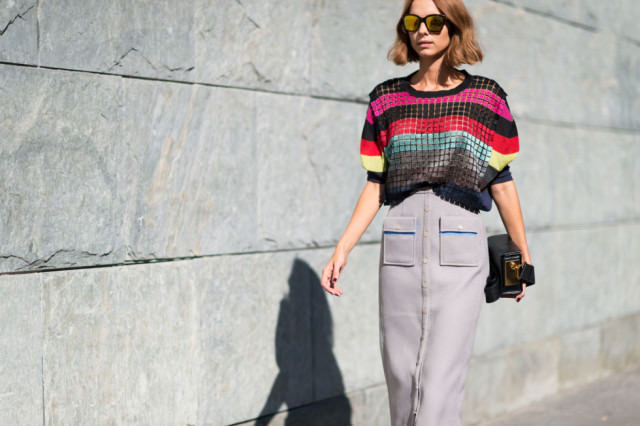milan-fashion-week-street-style-via-elle.com-rainbow-stripes-striped-fall-stripes-geometrica-midi-button-fron-tskirt-grey-640x426