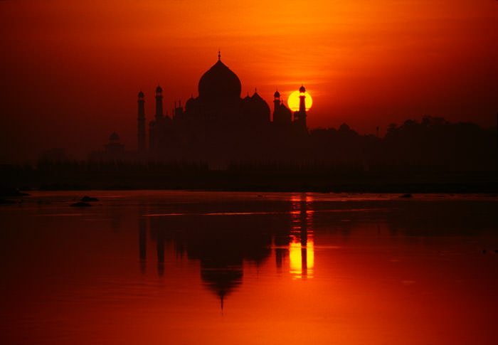 india_taj_mahal_at_sunrise