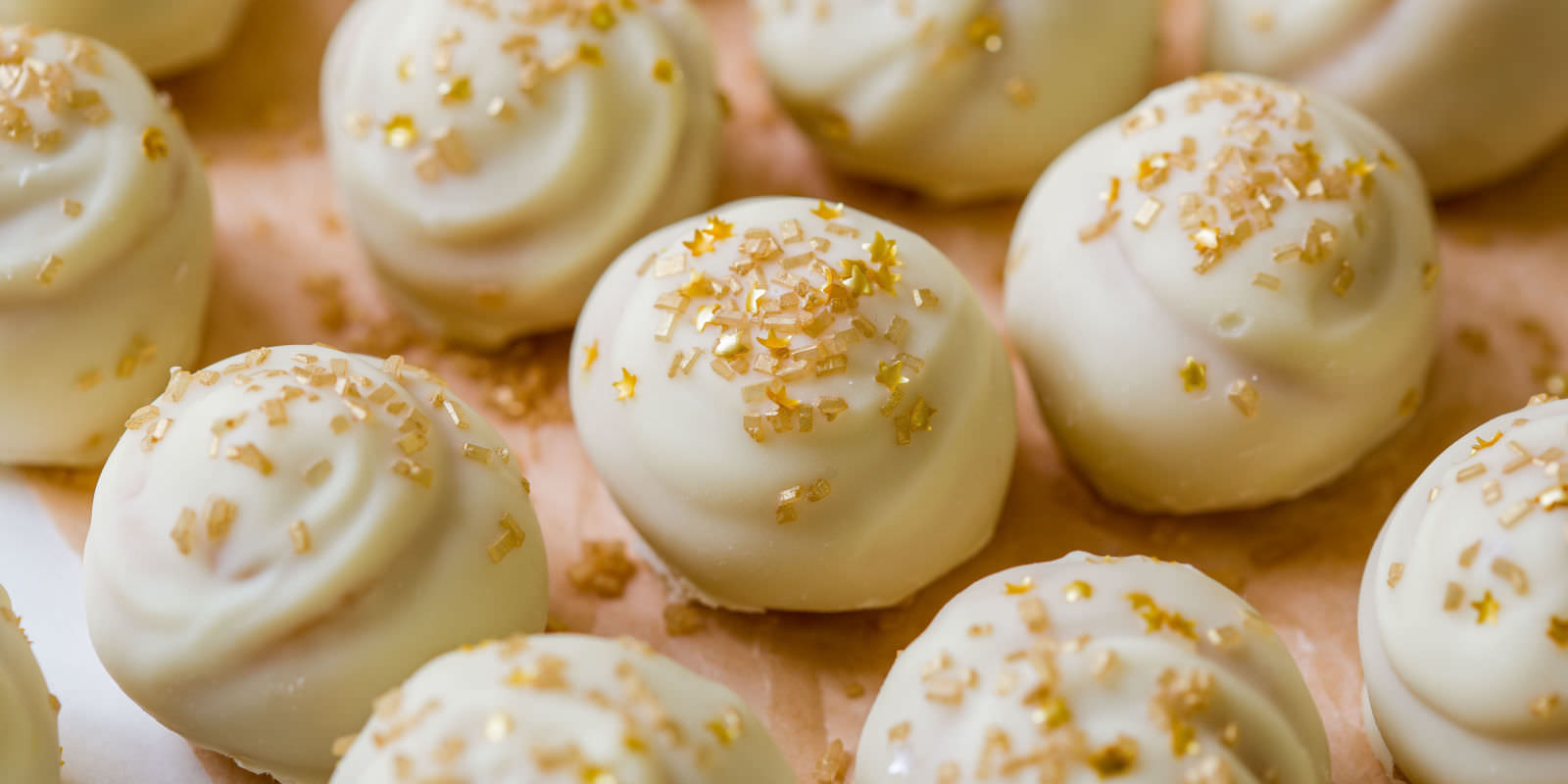 landscape-1451931058-delish-golden-oreo-truffles-5