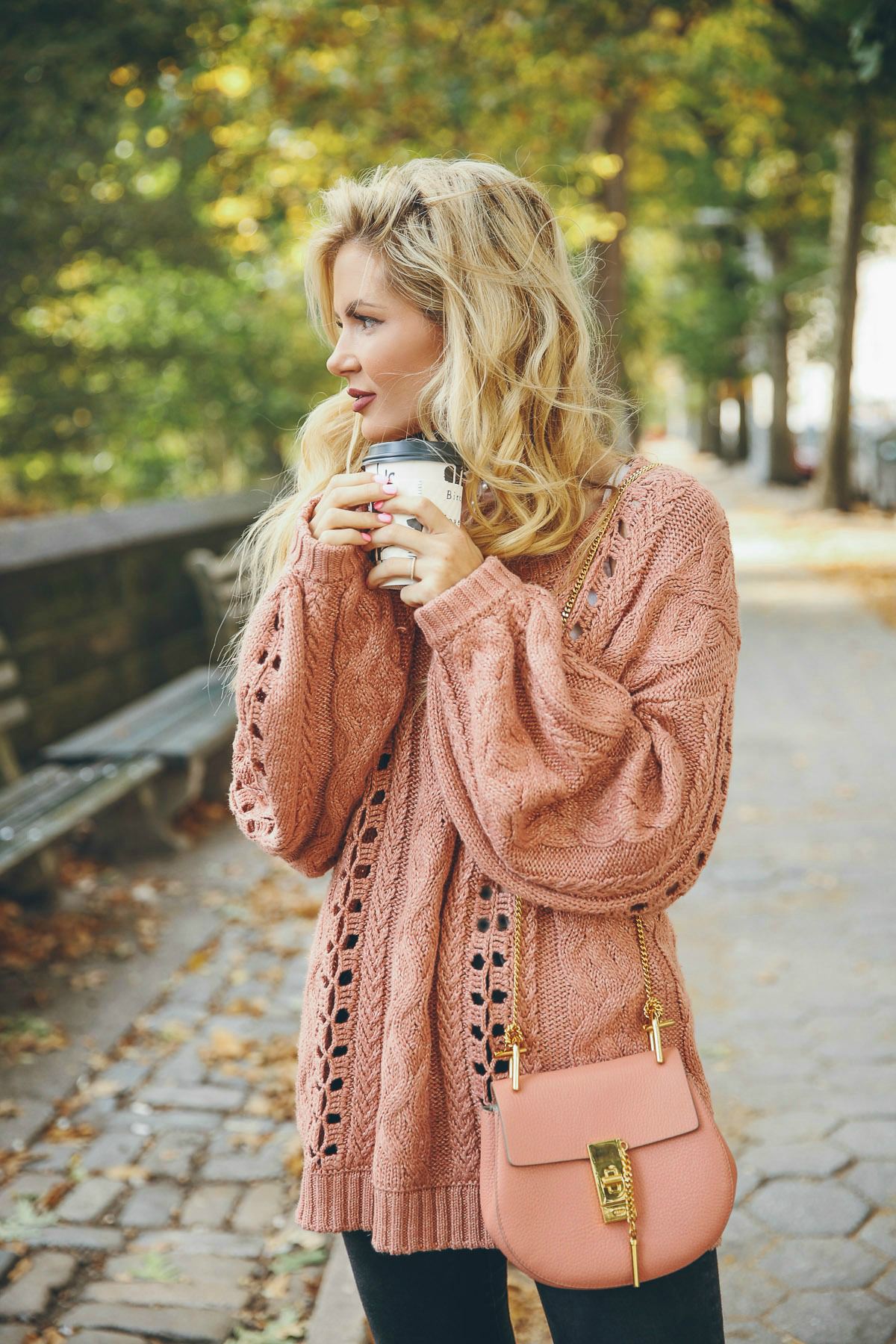 8-stylish-and-comfortable-outfits-for-your-next-flight-18