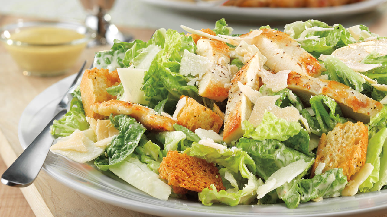 lunch-dinner_soups-salads_grilled-chicken-caesar-salad