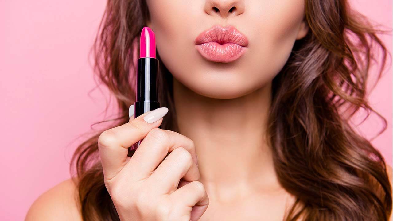 Loreal-Paris-BMAG-Article-8-Easy-Tips-to-Prevent-Your-Lipstick-From-Bleeding-D