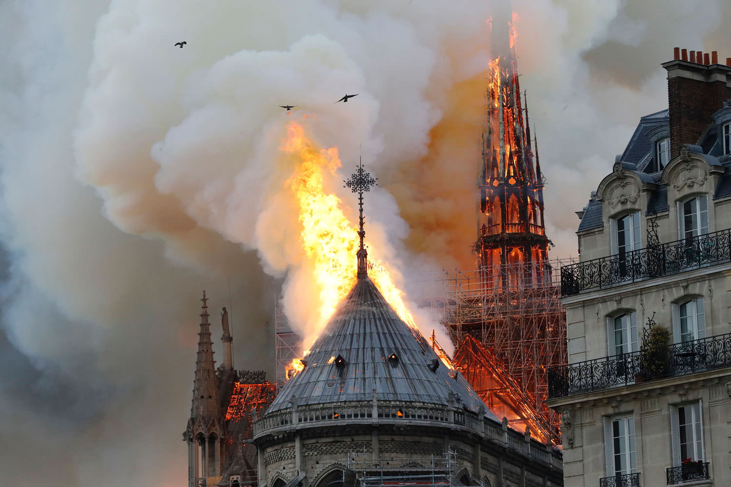 TOPSHOT-FRANCE-FIRE-NOTRE DAME
