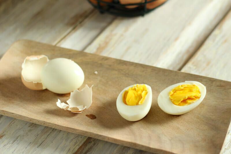 Boil-eggs-that-peel-easy-1