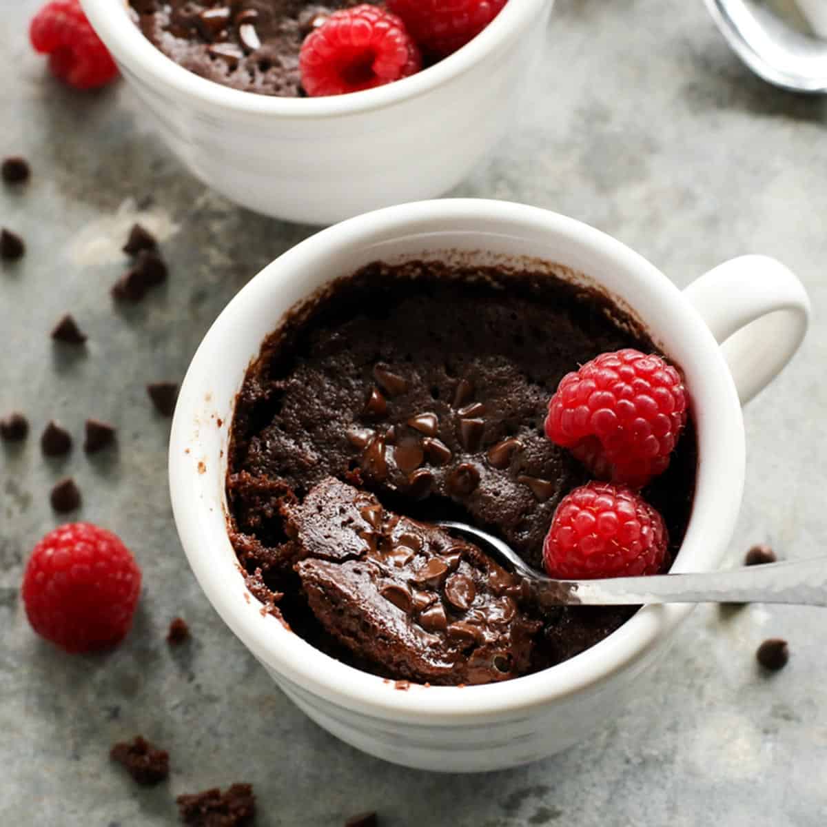 gooey-chocolate-cake-cups_AFarmgirlsDabbles_AFD-6_sq